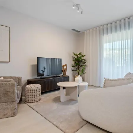 Luxury 2br In Camarate Hills - Pool And Garden *