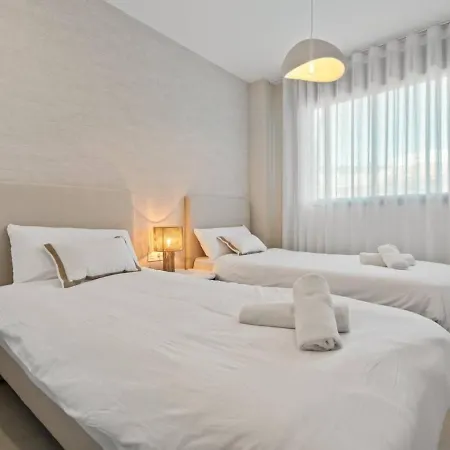 Luxury 2br In Camarate Hills - Pool And Garden