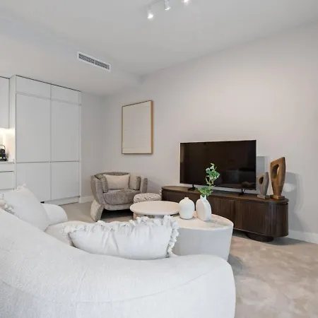 Luxury 2br In Camarate Hills - Pool And Garden Apartmán *